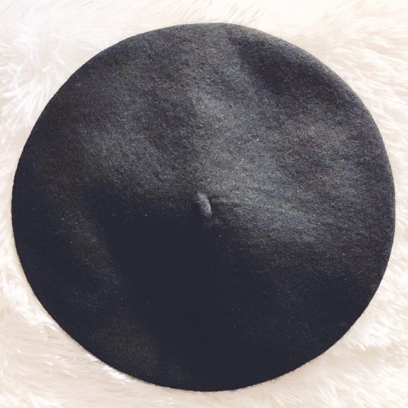 🖤 ICONIC BLACK BERET 🖤 - Picture 3 of 5